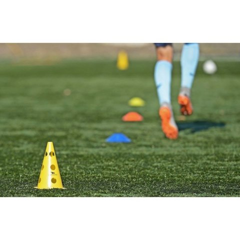 Pachołki treningowe Yakimasport z otworami 100042