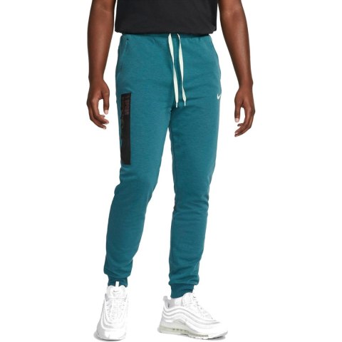 Spodnie męskie Nike Dri-FIT Tottenham Hotspur Travel zielone DB7878 397 Spodnie męskie Nike Dri-FIT Tottenham Hotspur Travel zielone DB7878 397