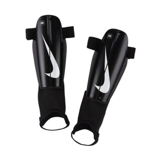 Ochraniacze piłkarskie dla dzieci Nike Charge czarne DX4610 010
