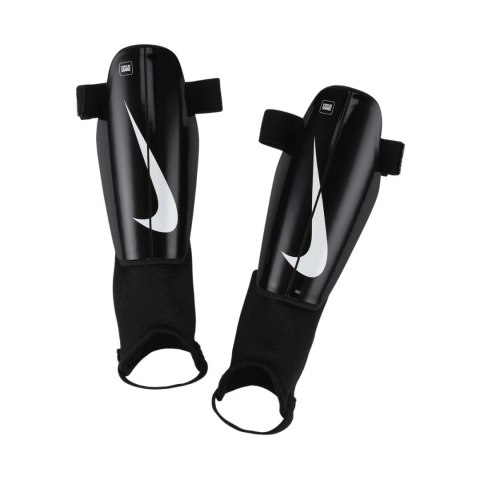 Ochraniacze piłkarskie dla dzieci Nike Charge czarne DX4610 010 Ochraniacze piłkarskie dla dzieci Nike Charge czarne DX4610 010